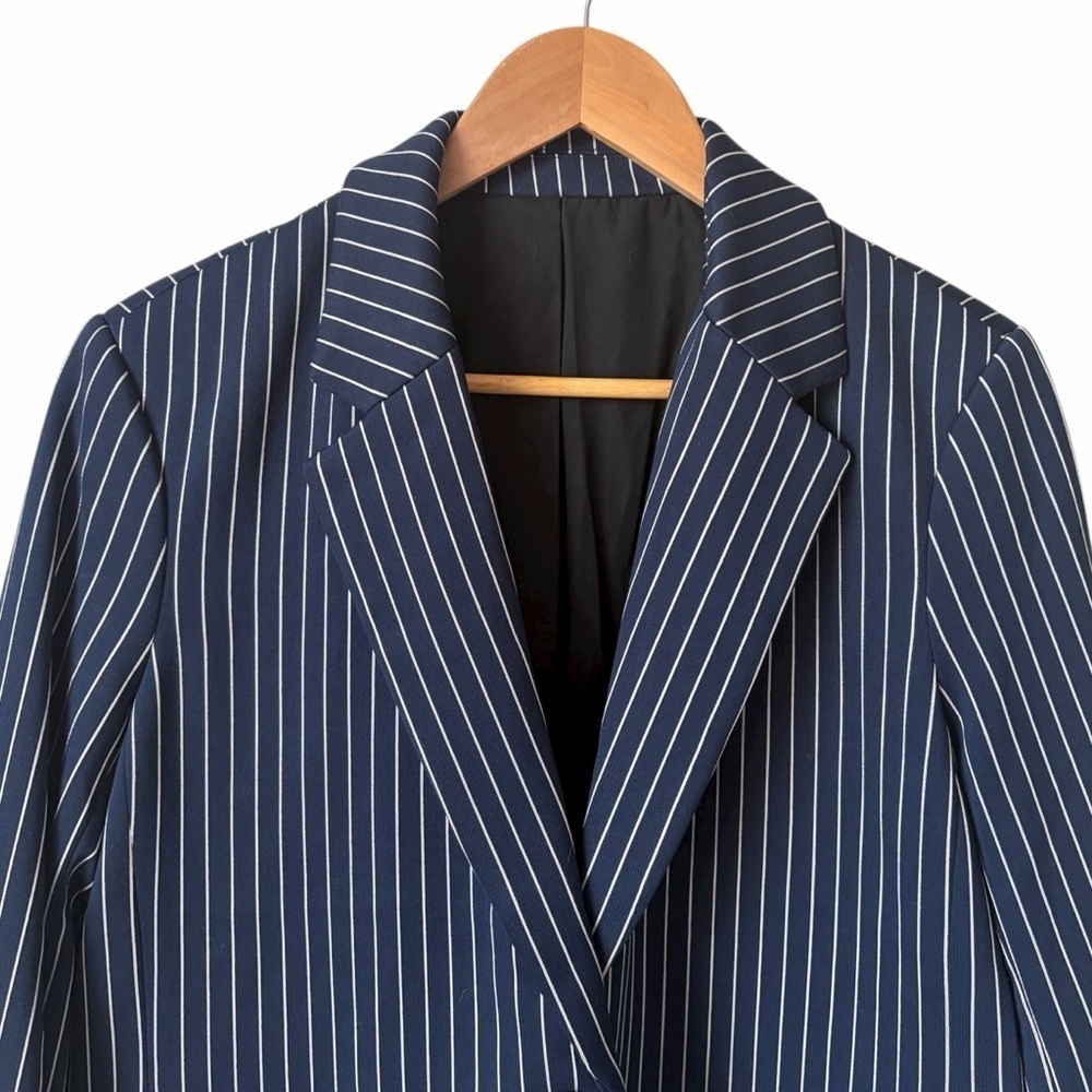Leze The Lable Sierra Boyfriend Pinstripe Blue White Blazer Women's Medium - Picture 3 of 13
